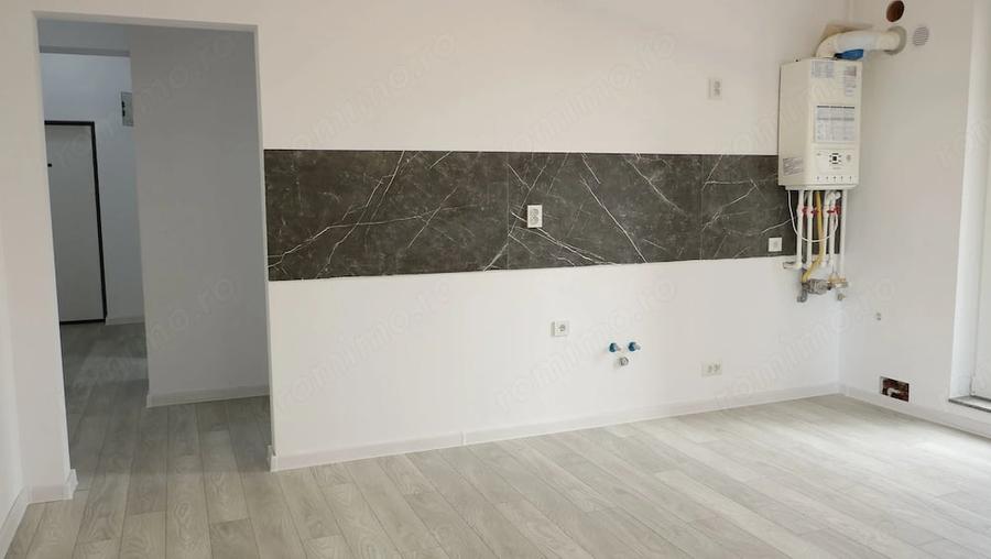 Apartament cu 3 camere semidecomandat în Sud