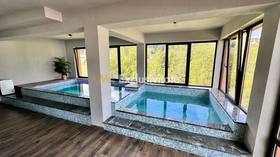 Casă individuală cu 12 camere cu Canalizare în Central