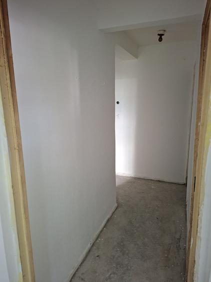 Apartament 2 camere decomandat, bloc caramida, la strada, vis-a-vis de fostul Cinema Negoiu Fagaras - 2