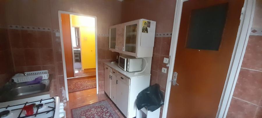 Apartament cu 3 camere semidecomandat în 1 Decembrie 1918
