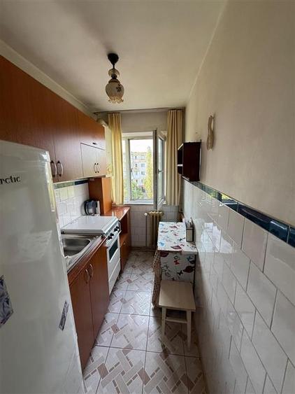 Apartament cu 3 camere semidecomandat în Alexandru cel Bun