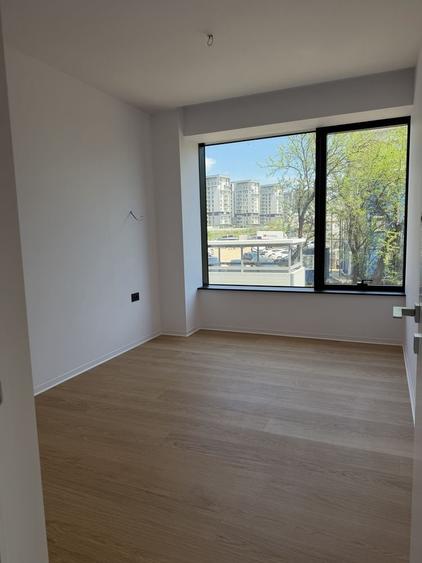 Apartament cu 4 camere decomandat în Lacul Tei