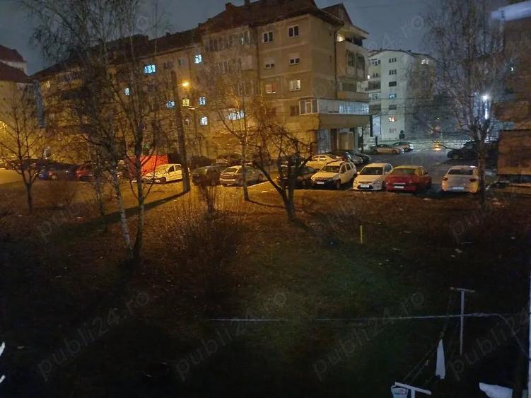 Apartament cu 4 camere decomandat, mobilat în Central