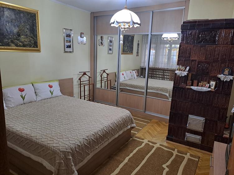 Casă individuală cu 6 camere cu Canalizare în Industriilor