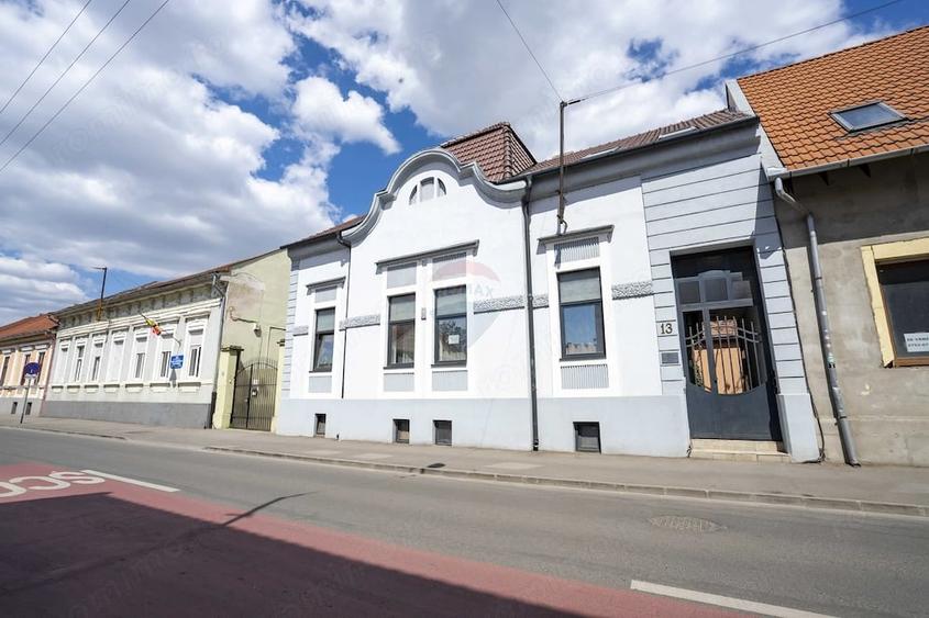 Casă cu 6 camere cu Teren 116 Mp în Ultracentral