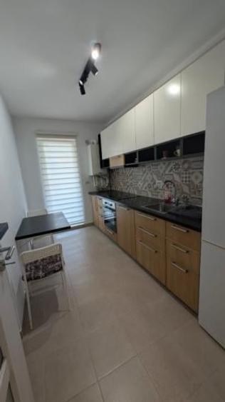 Apartament cu 2 camere decomandat, mobilat în Berceni
