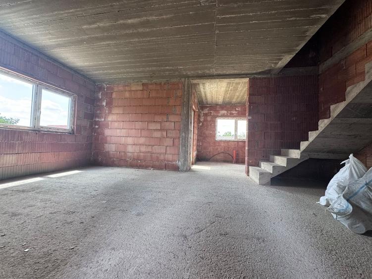 Duplex cu 4 camere cu Canalizare în Moșnița Nouă