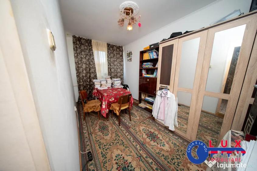Apartament cu 3 camere semidecomandat în Ultracentral