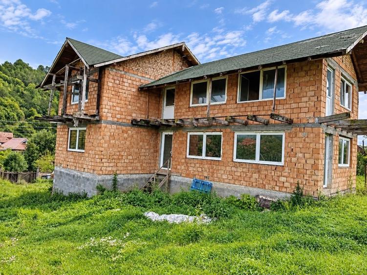 Casă cu 3 camere în Porumbeni