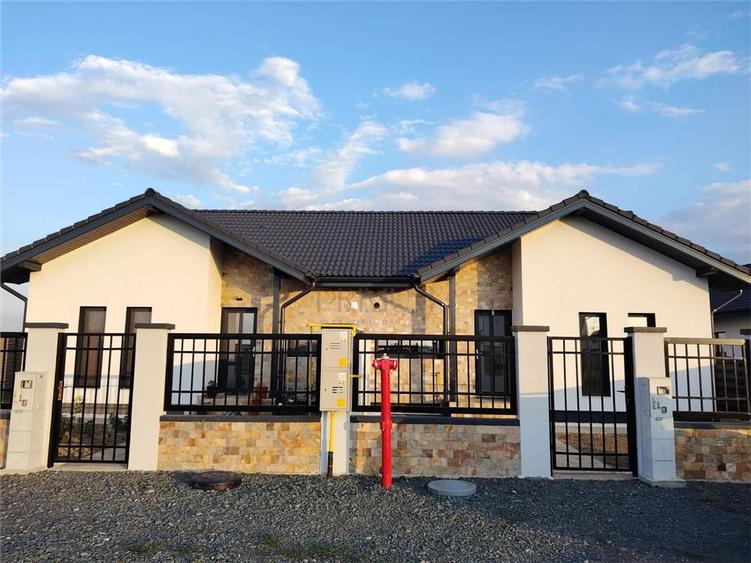 Duplex cu 4 camere cu Canalizare în Moșnița Nouă