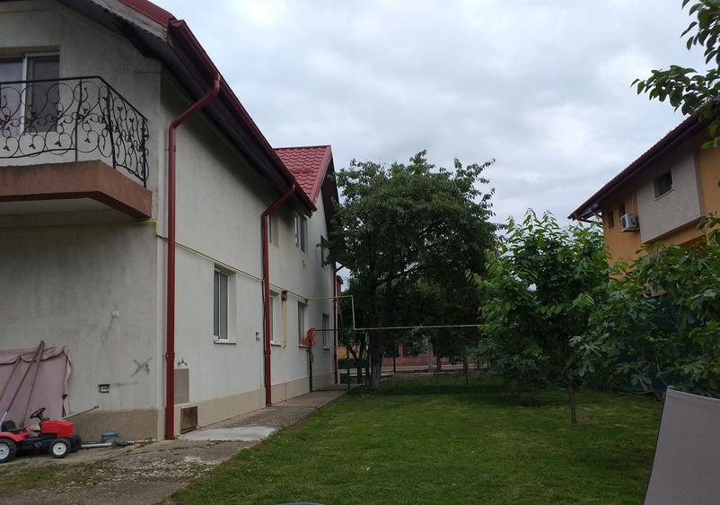 Casă individuală cu 6 camere cu Canalizare în Central