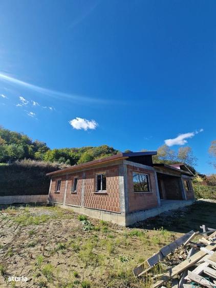 Casă cu 4 camere în Vlădești