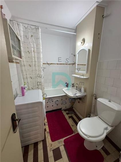 Apartament cu 3 camere decomandat în Astra