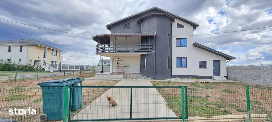 Casă cu Teren 768 Mp în Săbăreni