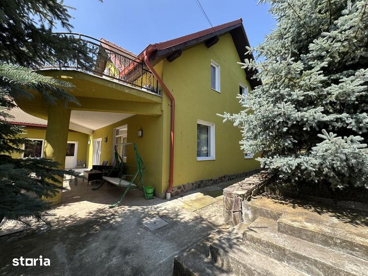 Casă cu 8 camere cu Teren 1110 Mp în Central