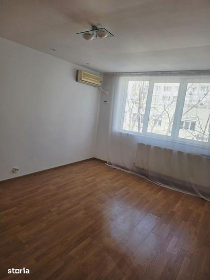 Apartament cu 3 camere în Drumul Taberei