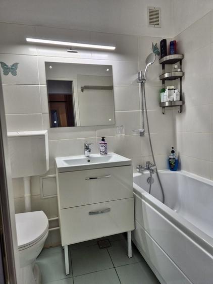 Apartament cu 4 camere decomandat, mobilat în Berceni