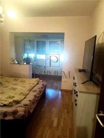 Apartament cu 4 camere decomandat, mobilat în Aradului