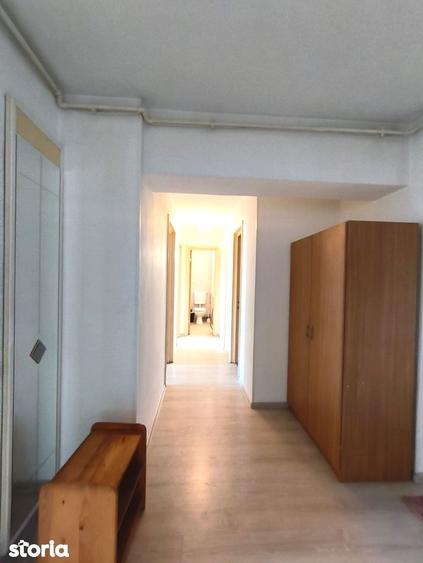 Apartament cu 3 camere decomandat în Centrul Civic