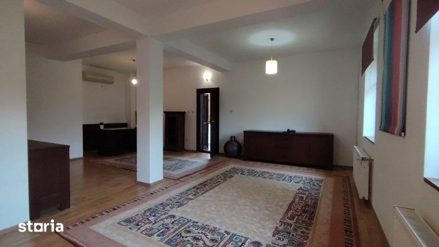 Apartament cu 5 camere decomandat în Iancului