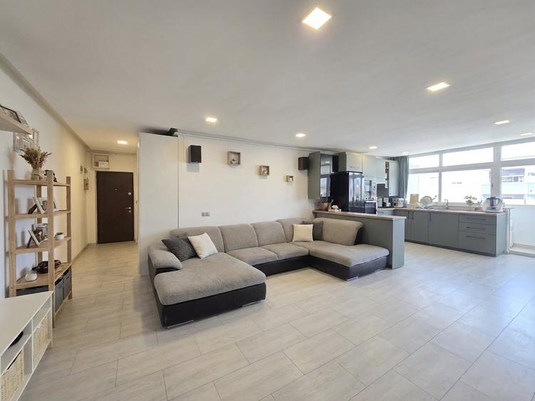 Apartament cu 3 camere semidecomandat, mobilat în Sânnicoară