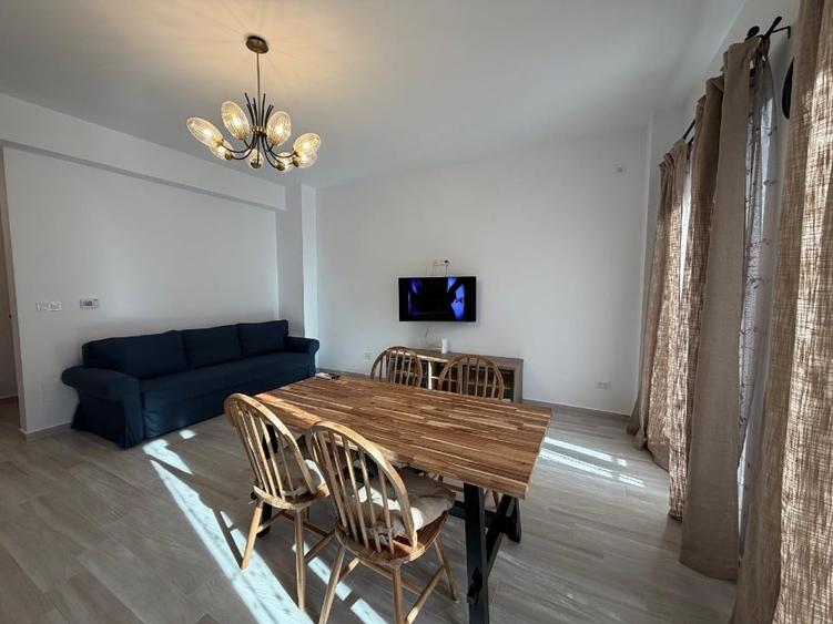 Apartament cu 2 camere decomandat, mobilat în Central