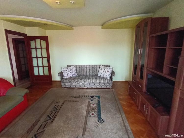 Apartament cu 3 camere decomandat în Lunei