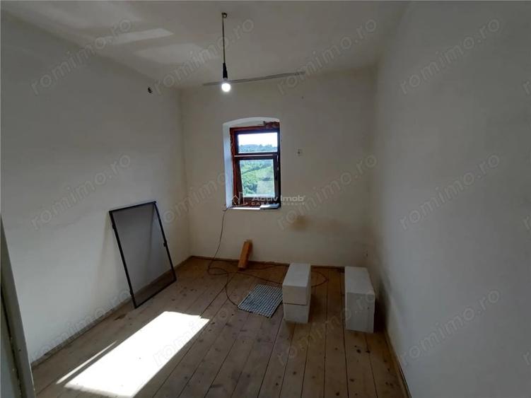 Casă cu 2 camere cu Teren 575 Mp în Vest