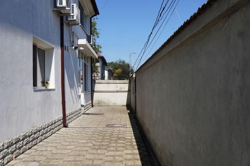 Casă individuală cu 7 camere cu Canalizare în Grozăvești