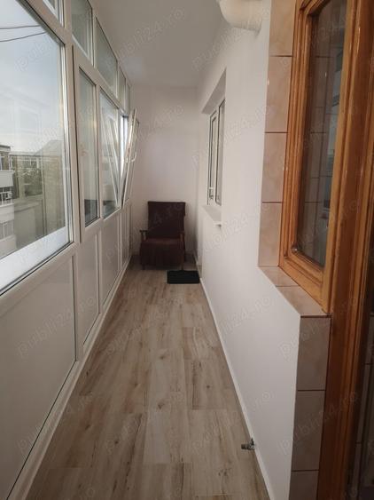 Apartament cu 3 camere decomandat în Școlilor