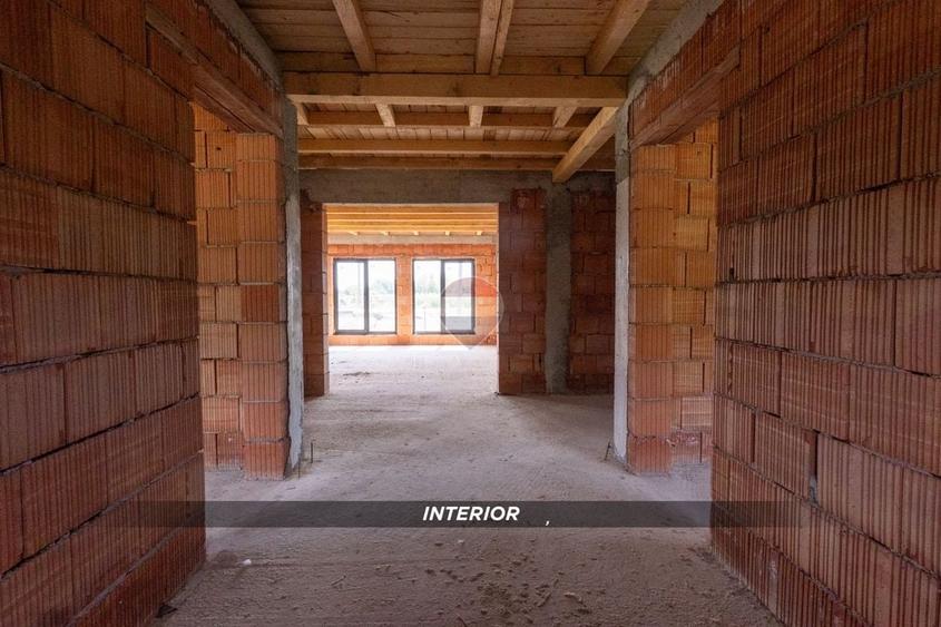 Casă individuală cu 3 camere cu Teren 500 Mp în Est