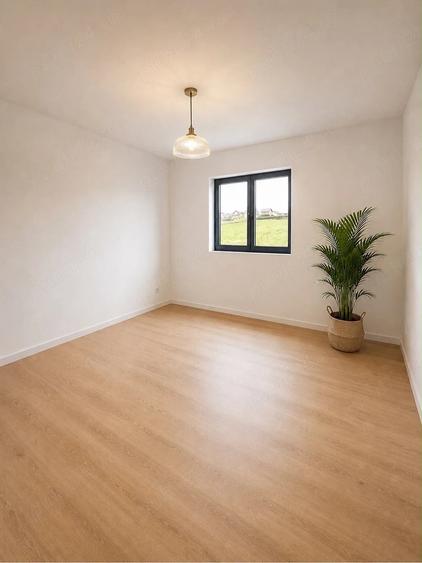 Apartament cu 4 camere semidecomandat în Primăverii