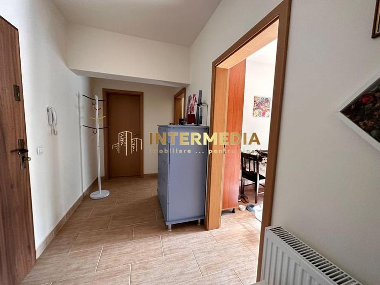 Apartament cu 2 camere decomandat, mobilat în Cetate