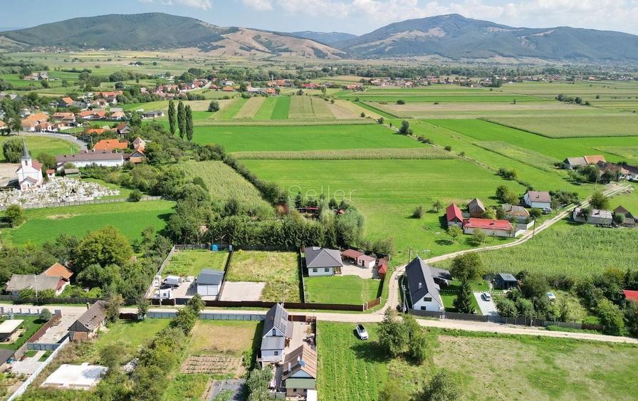 Teren Construcții intravilan de 1000 mp, în Băcel