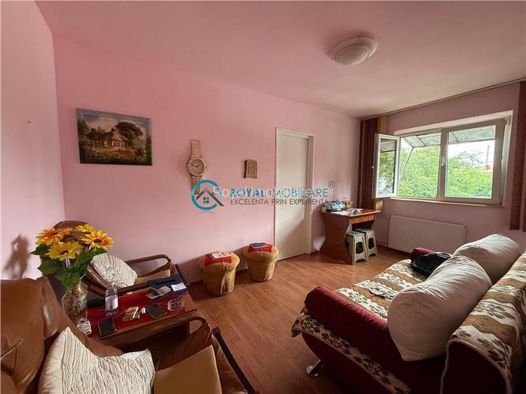 Royal Imobiliare - Vanzare apartament zona Vest