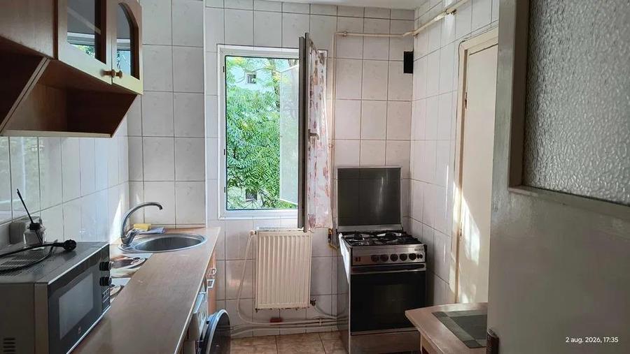 Apartament cu 2 camere semidecomandat, mobilat în Podul de Piatră