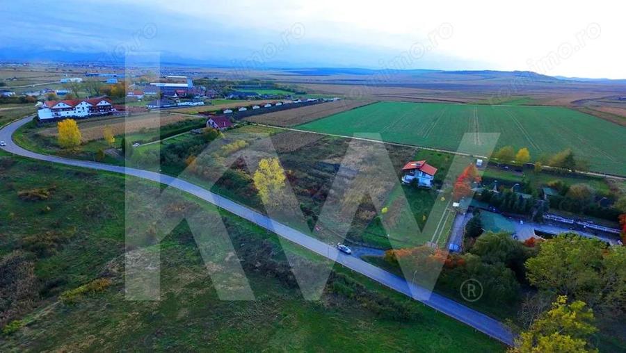Teren de 4270 mp, în Central