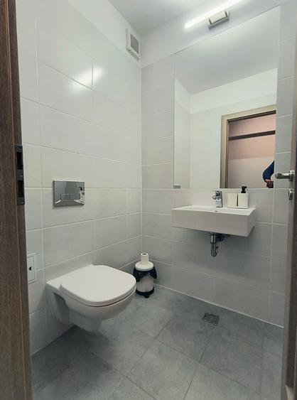 Apartament cu 3 camere semidecomandat, mobilat în Aviației
