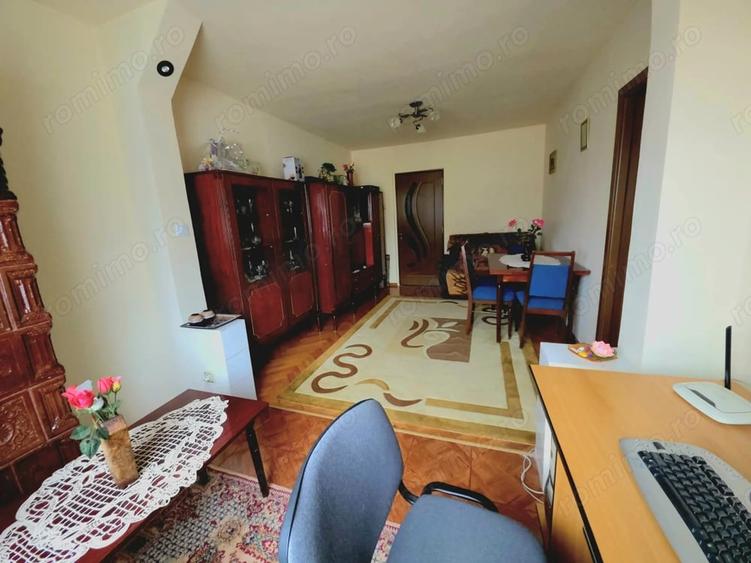 Apartament cu 4 camere semidecomandat în Central