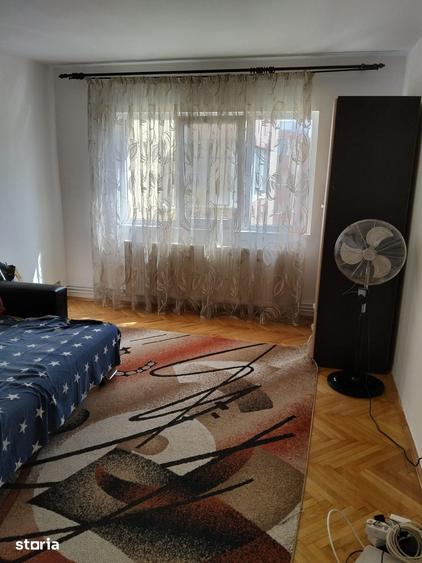 Apartament cu 3 camere decomandat în Mărăști