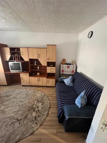 Garsonieră decomandată în Tolstoi