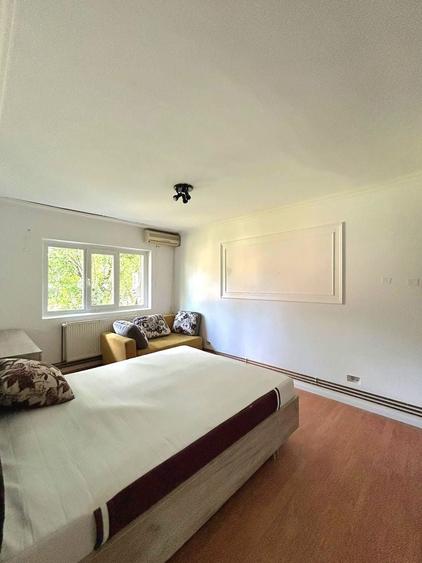 Apartament cu 3 camere decomandat, mobilat în Lipovei