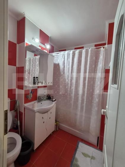 Apartament cu 3 camere semidecomandat, mobilat în Câmpia Turzii