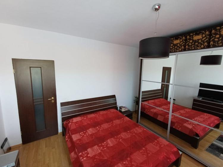 Apartament cu 3 camere decomandat în Câmpului