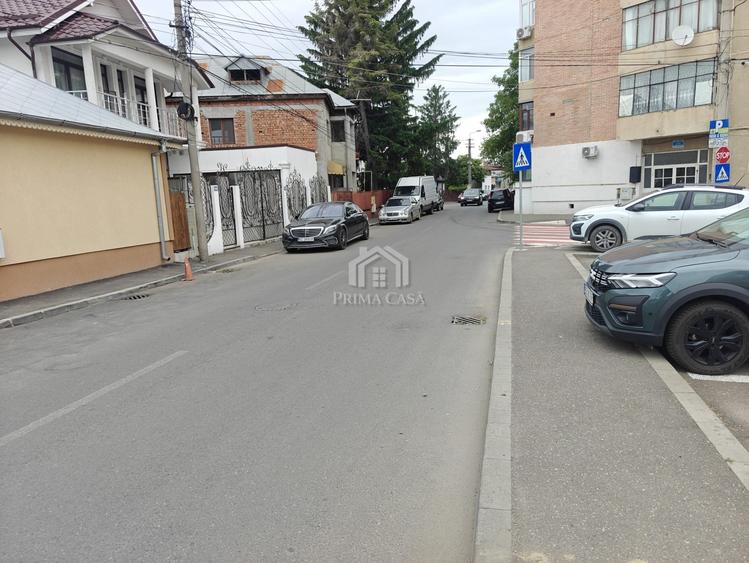 Casă cu 3 camere cu Canalizare în Central