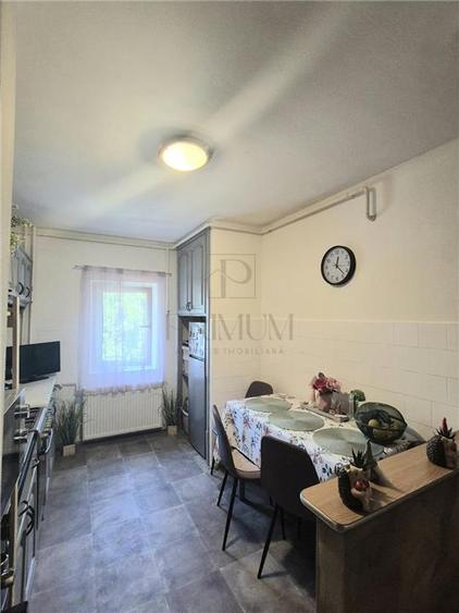 Apartament cu 2 camere semidecomandat, mobilat în Dâmbovița