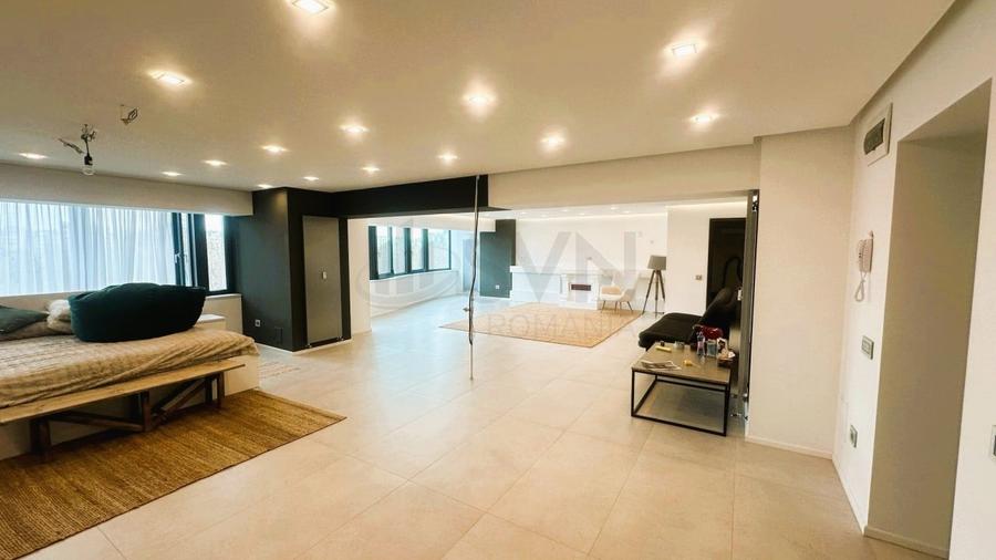 Apartament cu 4 camere decomandat, mobilat în Unirii