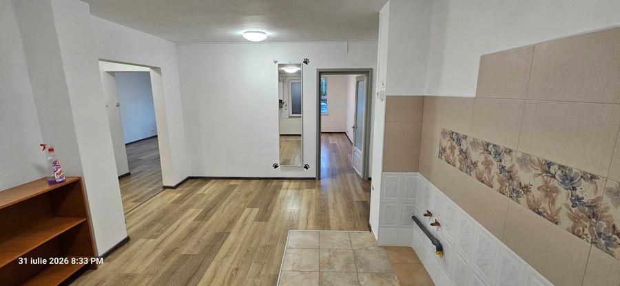 Apartament cu 3 camere decomandat în Craiter