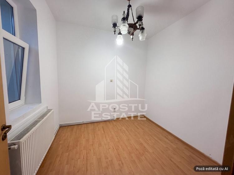 Apartament cu 3 camere decomandat în Mehala
