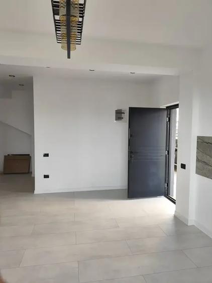 Apartament cu 2 camere decomandat în Est